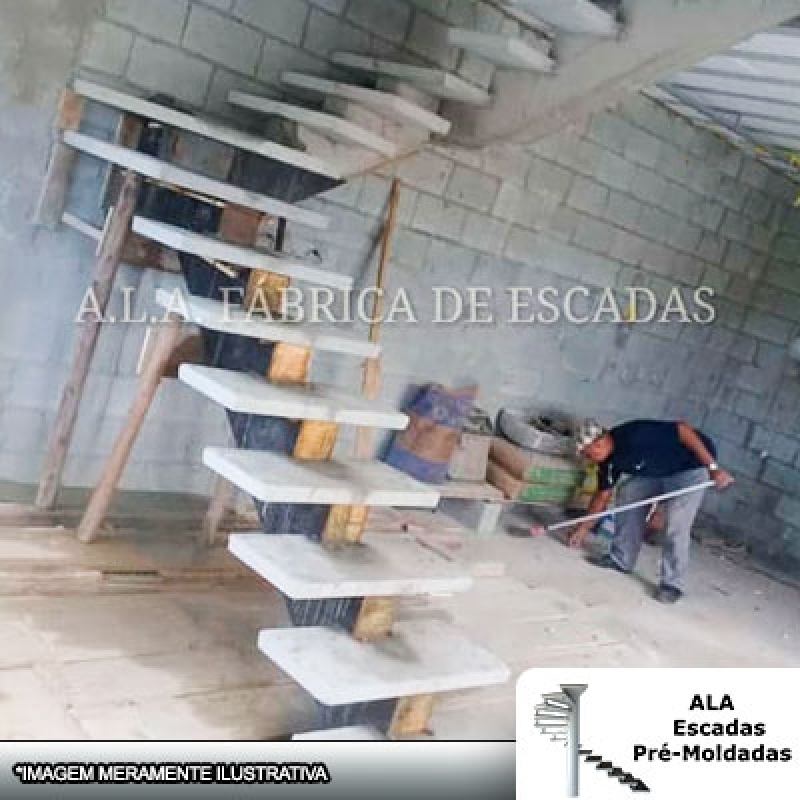 Loja de Escada em L com Viga Central Água Azul - Escada em L