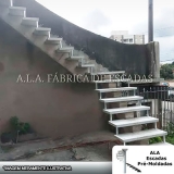 escada em l com viga central Recanto Bom Jesus